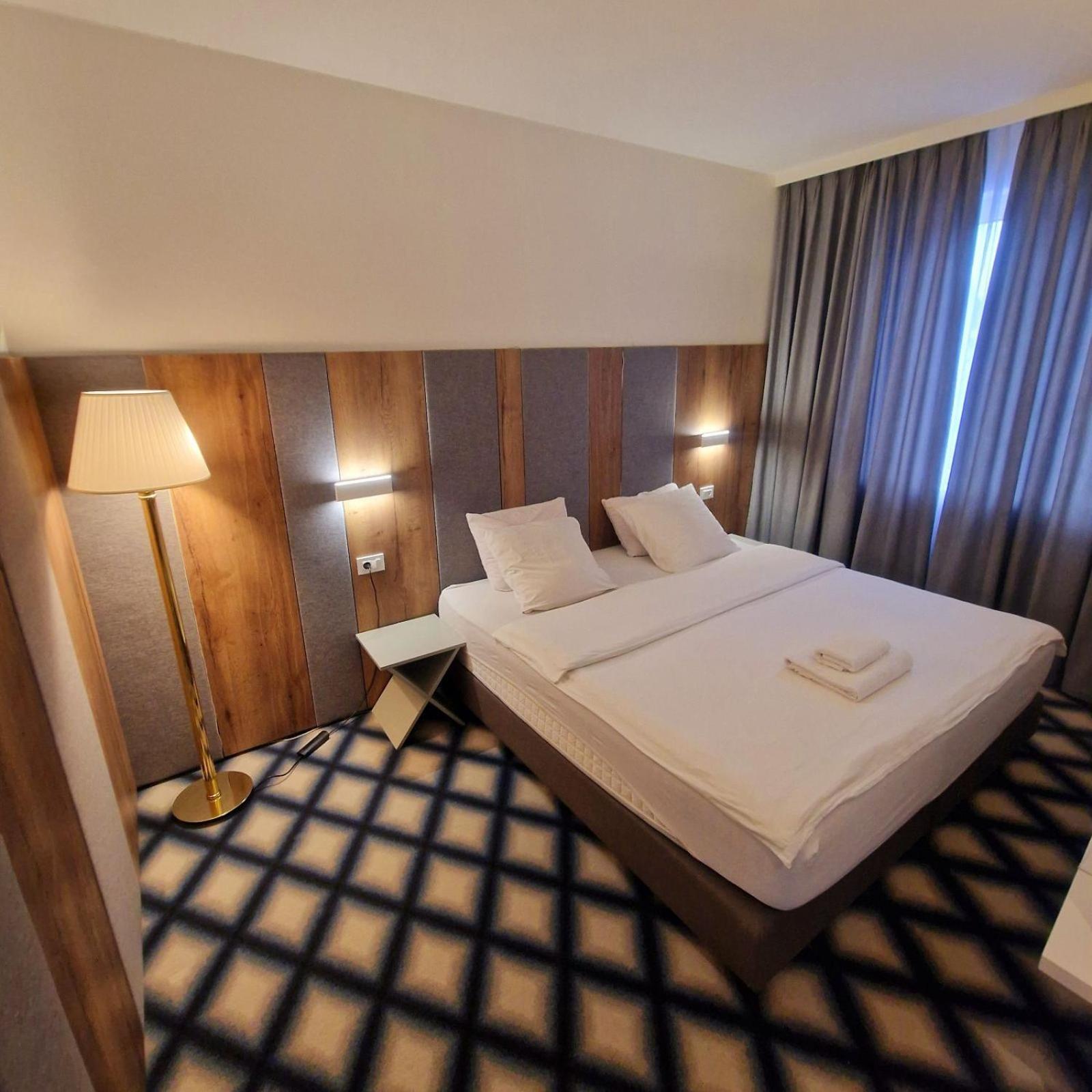 Swiss Plus Hotel Bihać Exterior foto